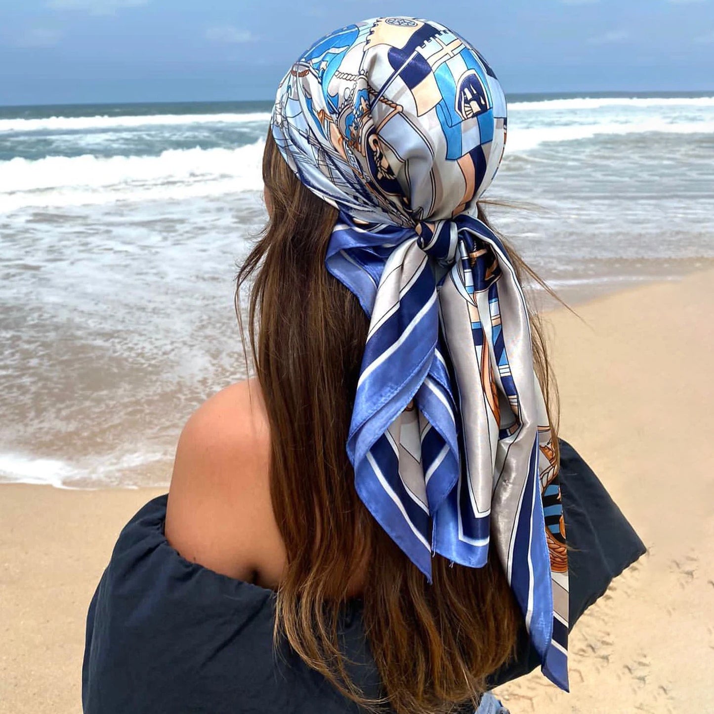 Foulard carré en satin pour femme