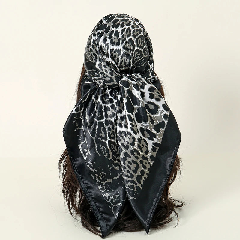 Foulard carré en satin pour femme