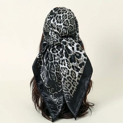 Foulard carré en satin pour femme